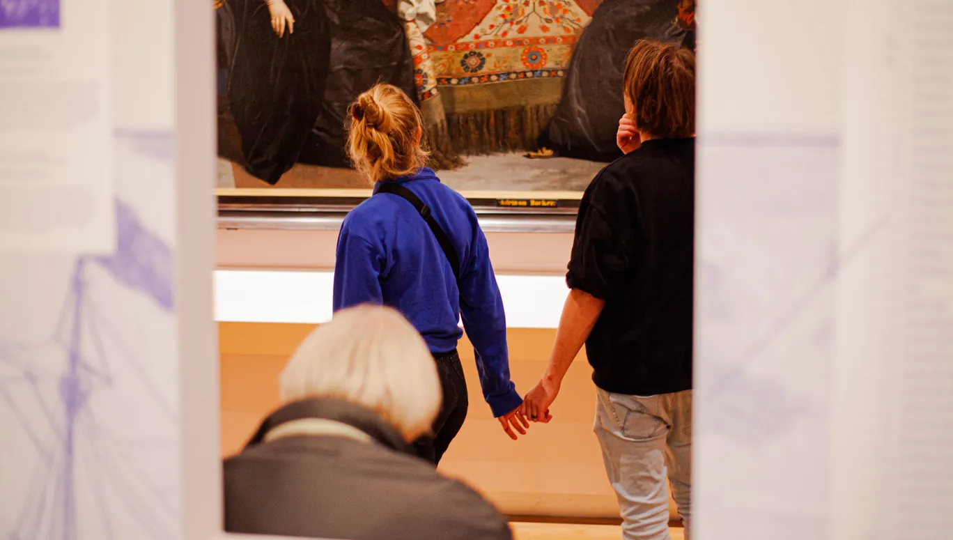 Couple checking out the Panorama Amsterdam exhibition at Amsterdam Museum in 2022