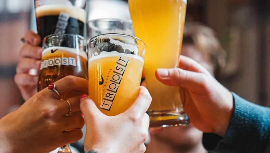 Brouwerij Troost people enjoying a beer together