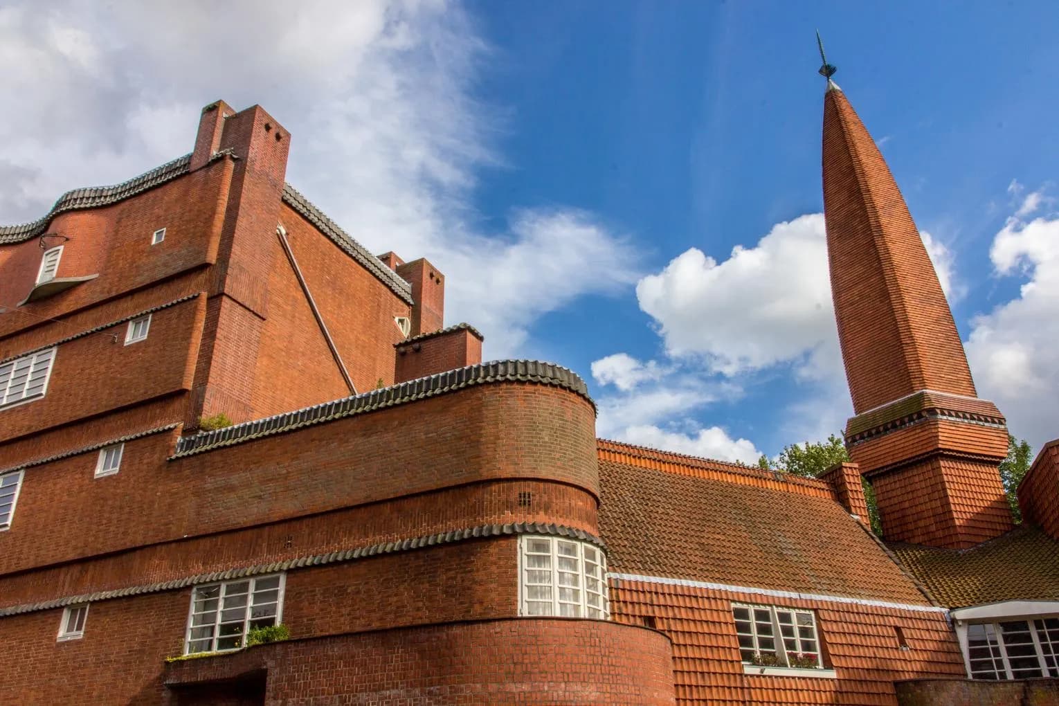 Museum Het Schip, Amsterdamse School architecture.