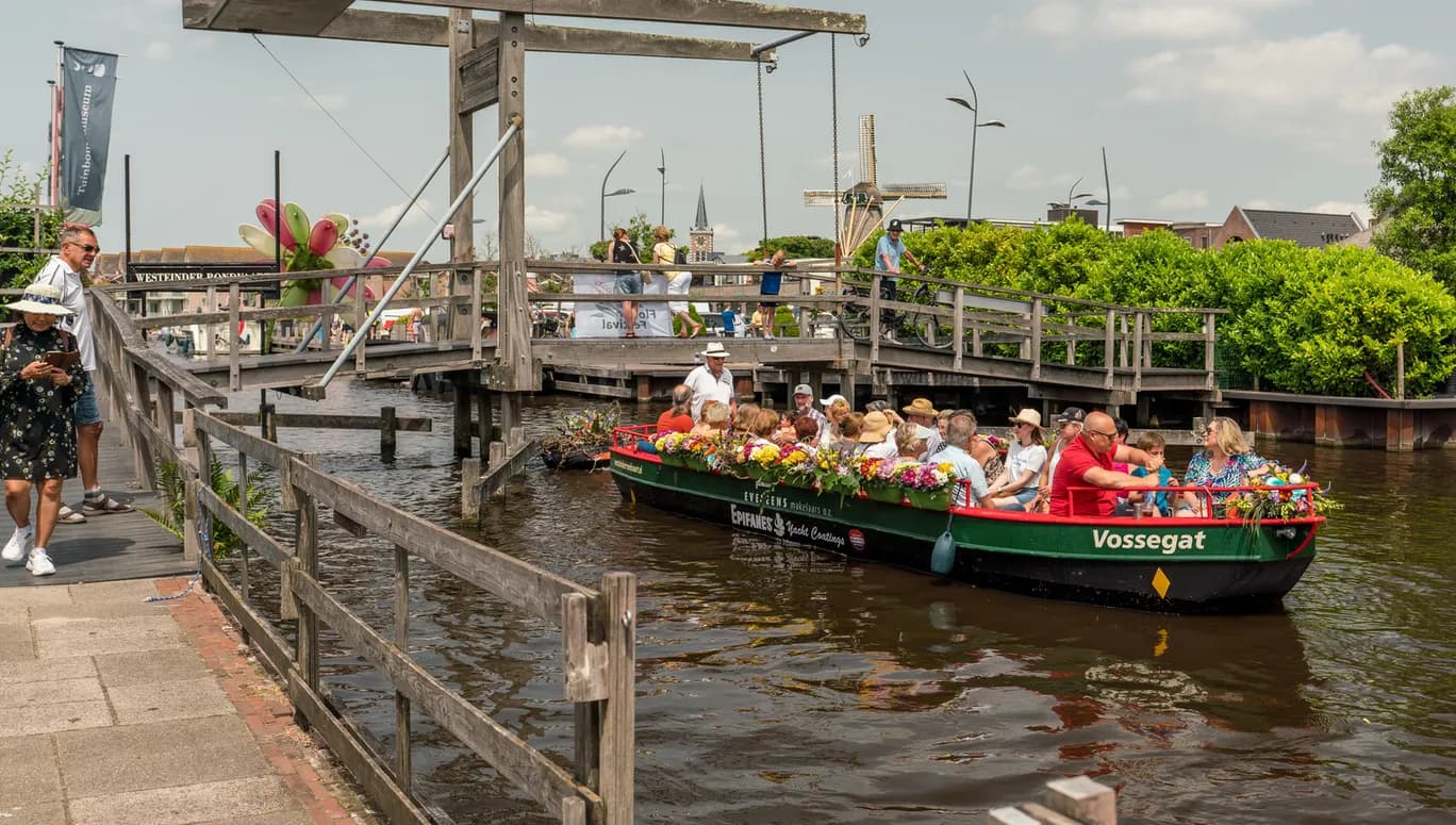 People on a boat tour on the Westeinderplassen lakes near Aalsmeer.