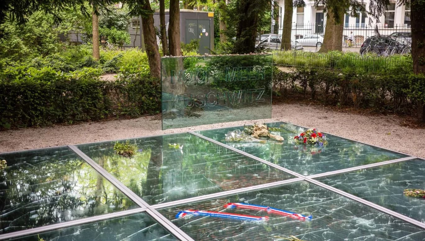 Het Auschwitzmonument van Jan Wolkers in het Wertheimpark
