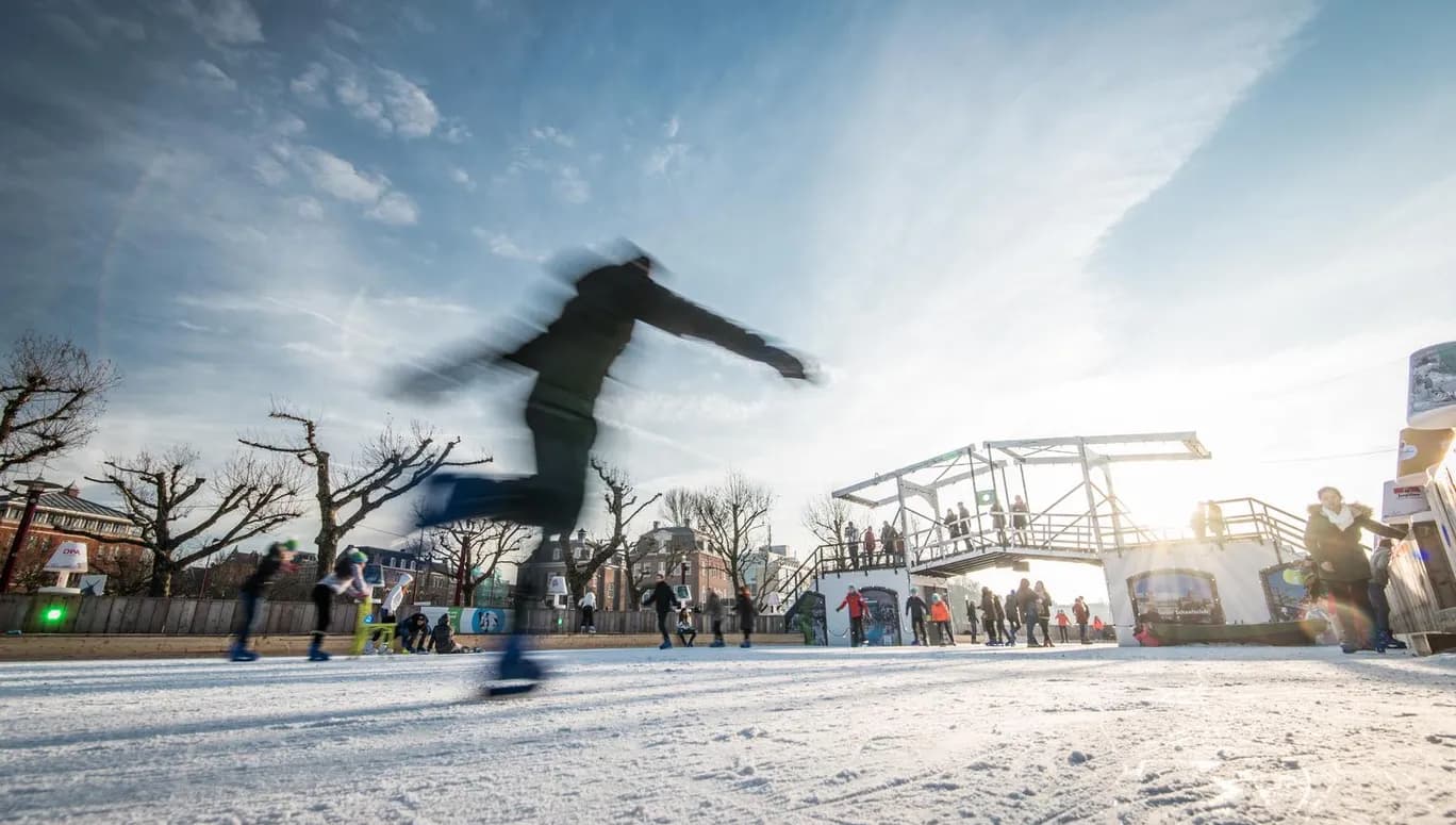 Ice* child ice skating at Museumplein