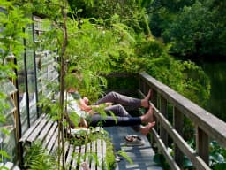 People enjoying the sun in Botanische Tuin Zuidas
