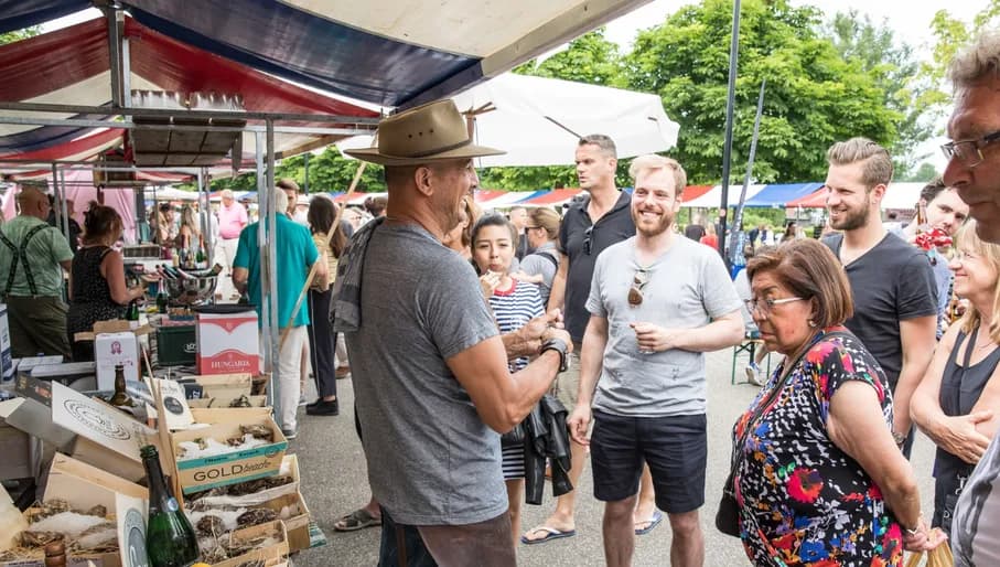 Pure Markt market stalls