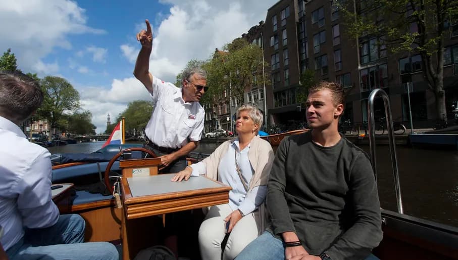 CTA Open Boat Tours Skipper is a local guide