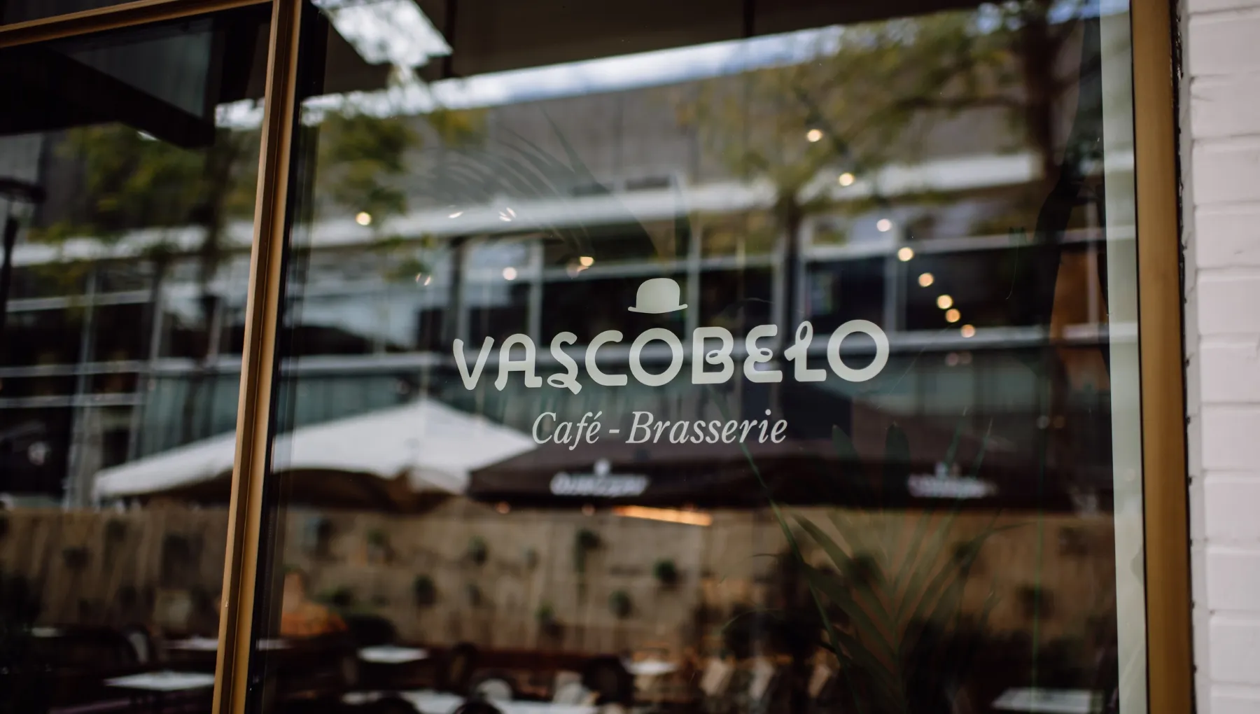 Vascobelo café exterior logo