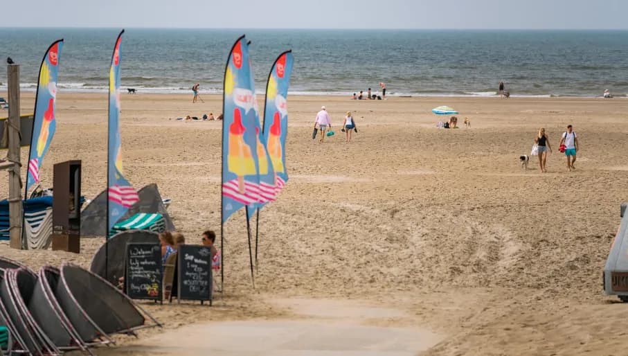 People at IJmuiderslag beach.