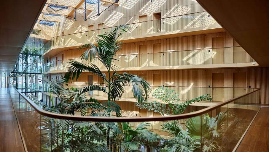 Hotel Jakarta indoor garden