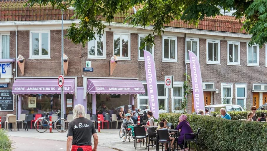 Ijssalon icecream shop Ijskoud de Beste on Meeuwenlaan