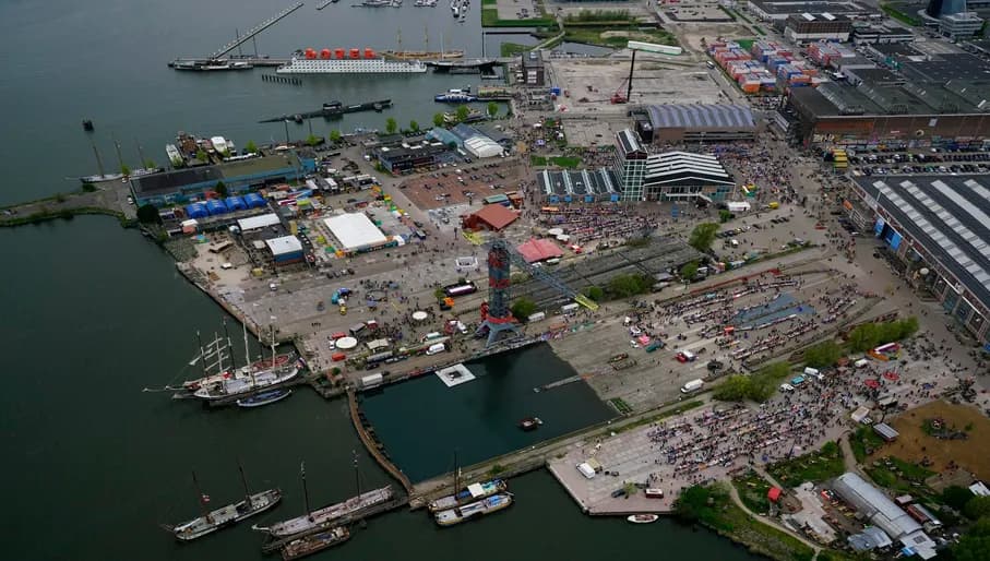 Koningsdag or King's Day is a national holiday in the Kingdom of the Netherlands. Celebrated on 27 April, the date marks the birth of King Willem-Alexander.
Celebrations: Partying, wearing orange costumes, and traditional local gatherings.