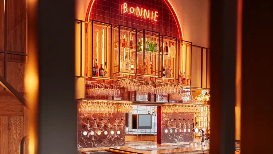 Bonnie café-bar interior