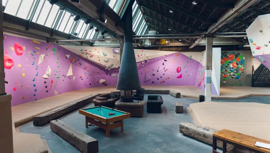 Interior of Beest Boulders Het Lab