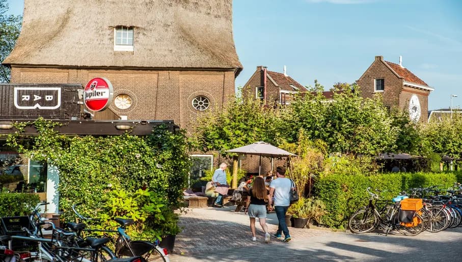 People walking into Brouwerij 't IJ brewery beer garden