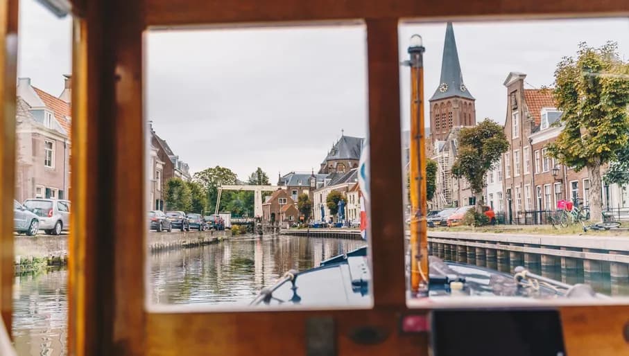 Weesp boating. ABHZ Castles & Gardens persreis 2020.