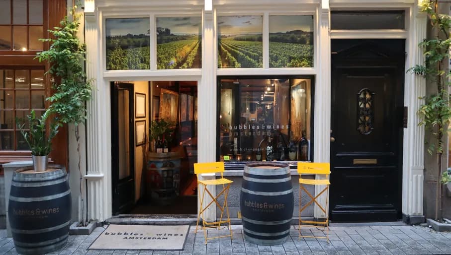 Bubbles & Wines exterior